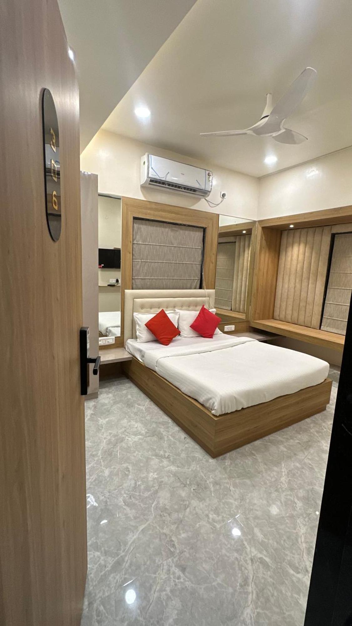 Soho House By Jayshrea Hotel Chandrapur Екстериор снимка