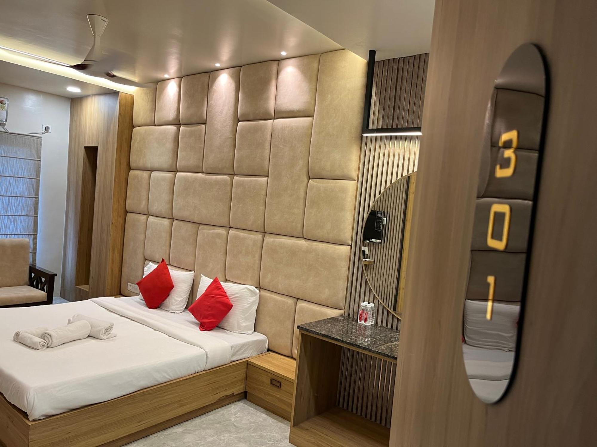 Soho House By Jayshrea Hotel Chandrapur Екстериор снимка